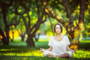 开云体育下载-F1赛道上的绿茵风暴，当曼城冲垮马赛成为年度争冠的终极隐喻