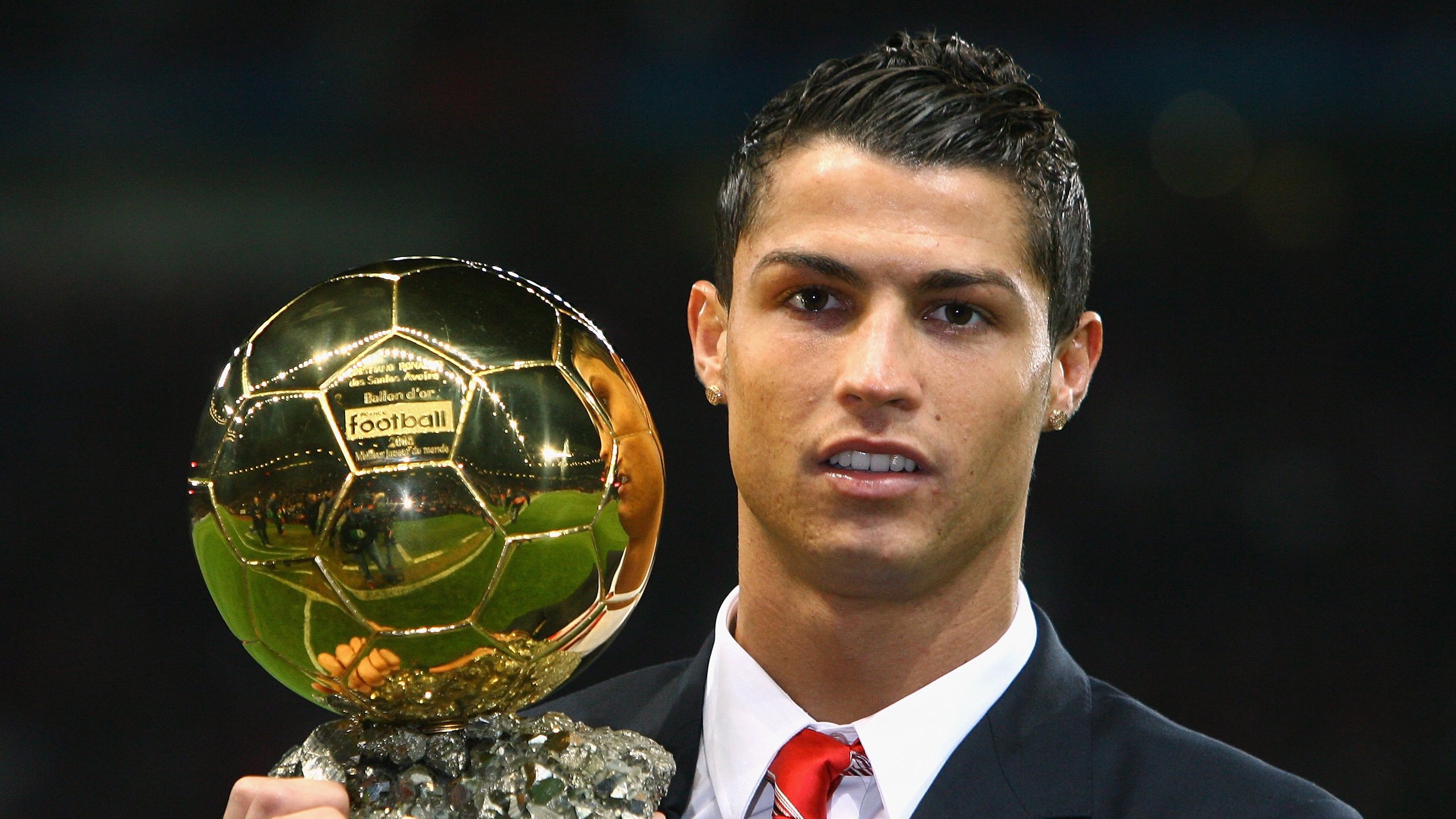 哈兰德哑火夜，拜仁用最德国的方式在冰岛火山口跳舞