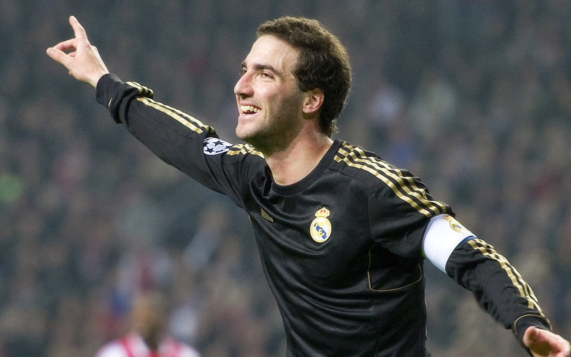 萨内化身禁区暴君，里昂火力全开碾碎佛罗伦萨