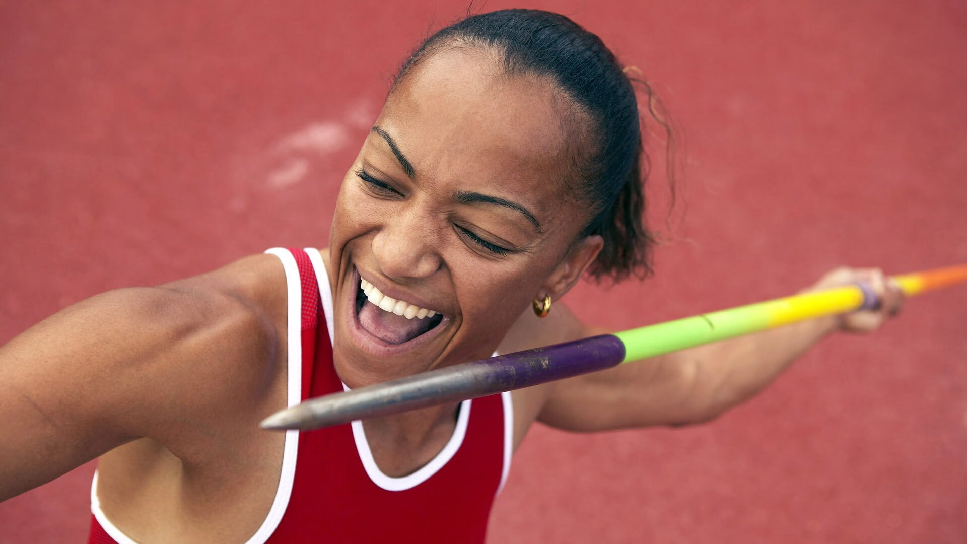 德甲争冠战之夜，德罗赞存在感拉满，当篮球巨星照亮绿茵场的暗影