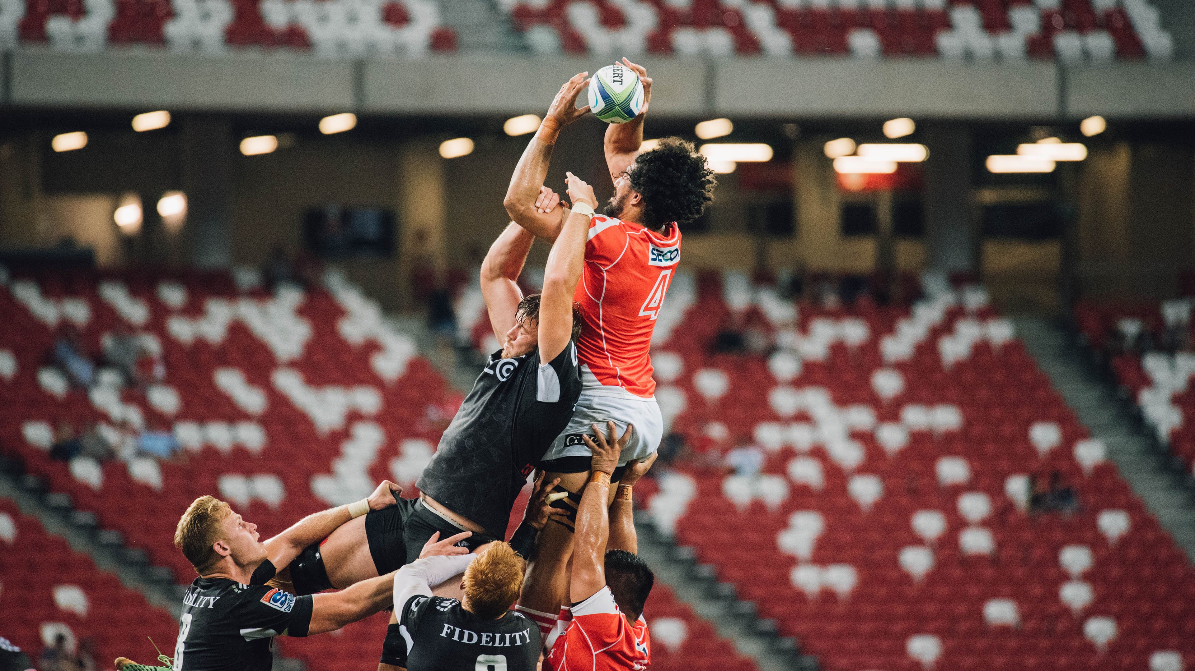 卡塔尔爆冷新西兰，法比尼奥在德甲争冠战接管比赛，足球世界里的不可能与必然